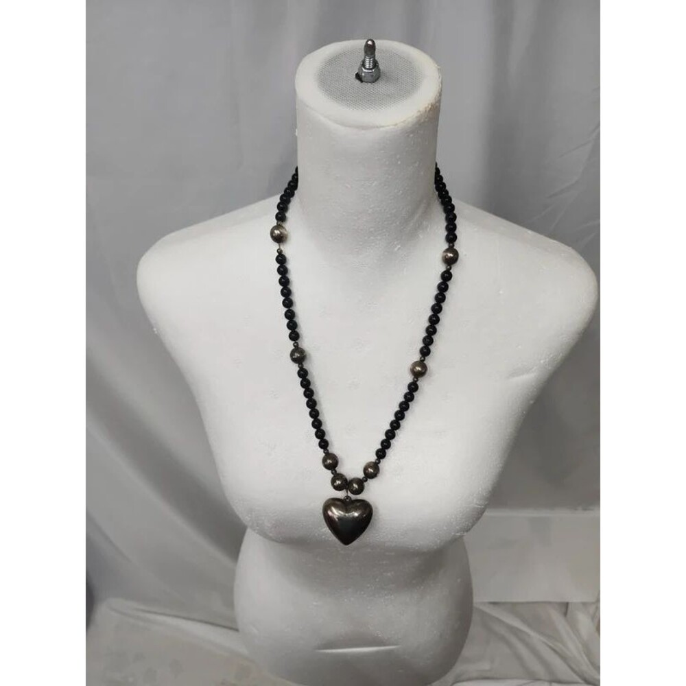 Silver vintage puffed heart necklace